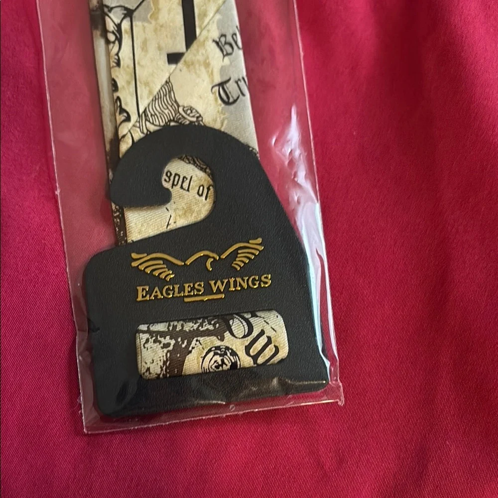 NWT Eagles Wings Salvation Print Tie